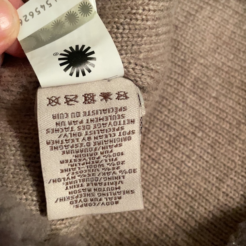 Ugg Beanie - image 4